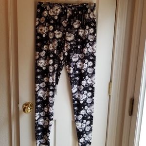 NWT NEW MIX PLUS SIZE LEGGINGS